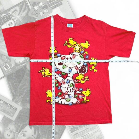 Vintage Red Peanuts Snoopy & Woodstock Christmas Lights Graphic Tee - Picture 3 of 6
